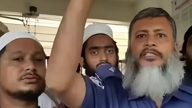মহানবীকে কটূক্তি করা বাবা-ছেলেকে গ্রেপ্তারের পর ওসির বক্তব্য ঘিরে সমালোচনার ঝড়